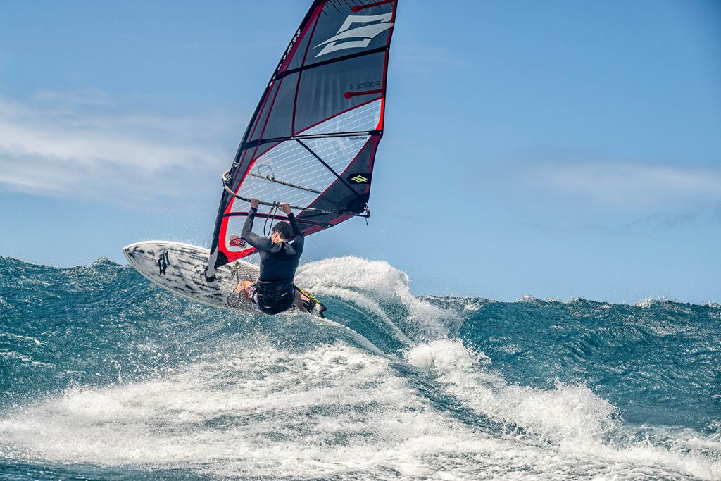 Tabla NAISH HOOKIPA Quad 2026