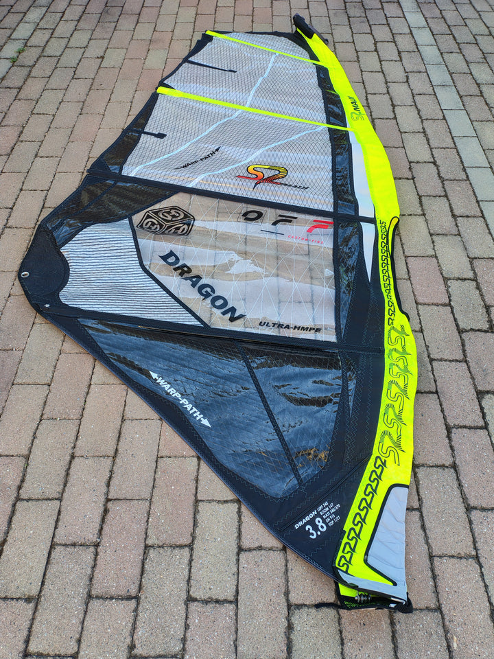 Voile Windsurf S2Maui DRAGON ULTRA-HMPE™ 3.8 2025 utilisée 