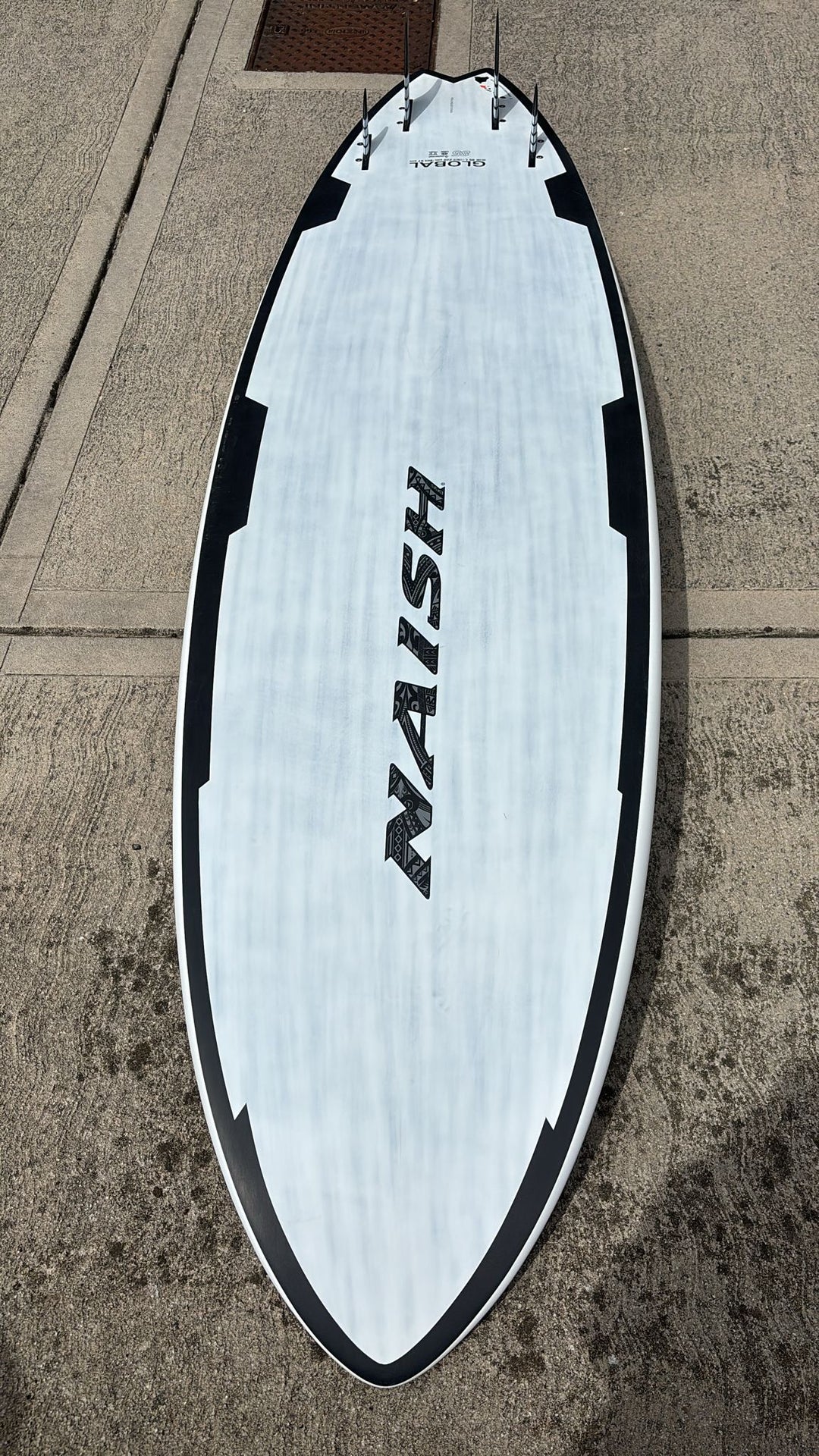Tabla NAISH Global 85lt 2025 usada